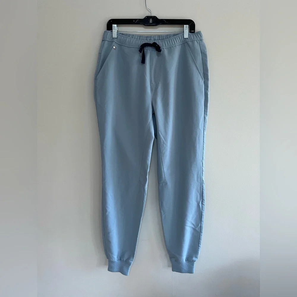 FIGS Men's Tansen Jogger Scrub Pants in Chambray PO #3040, size M